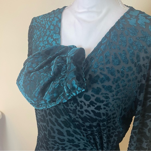 Emerald Leopard Velvet Wrap Dress Sz 12 Long Sleeve Animal Print V Neck Ruffle - Picture 9 of 13